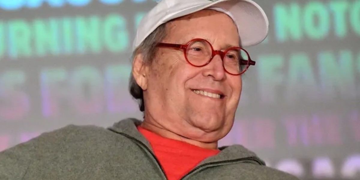 Chevy Chase falls off stage at 'Christmas Vacation' screening: ‘Just a little boo-boo’