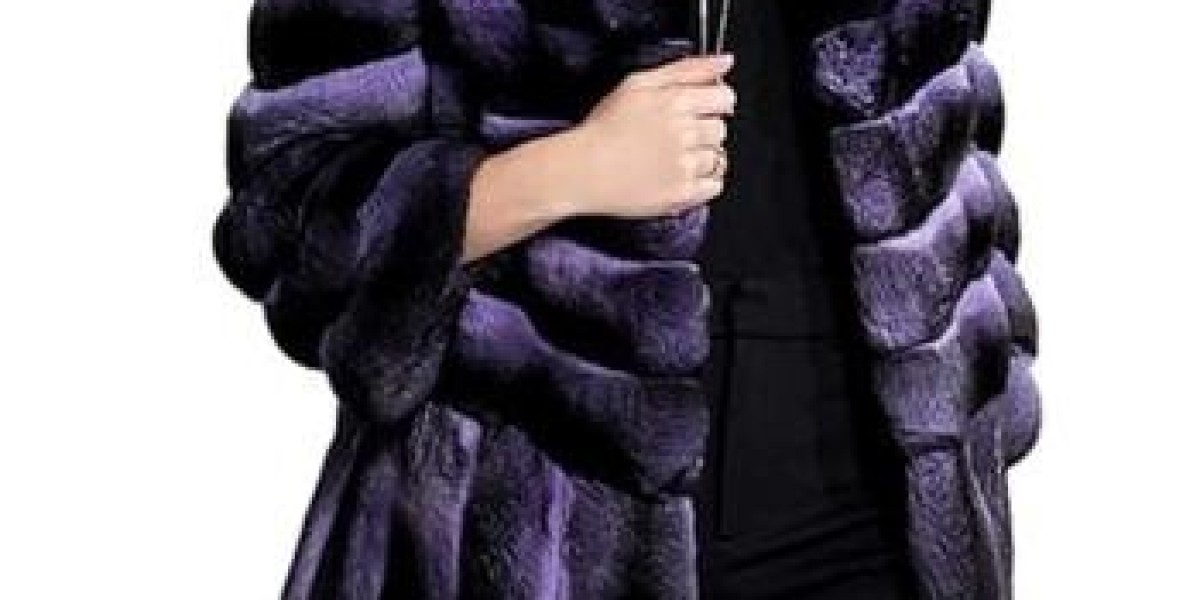 The Craftsmanship Behind Women's Chinchilla Fur Coats: Artistry and Skill